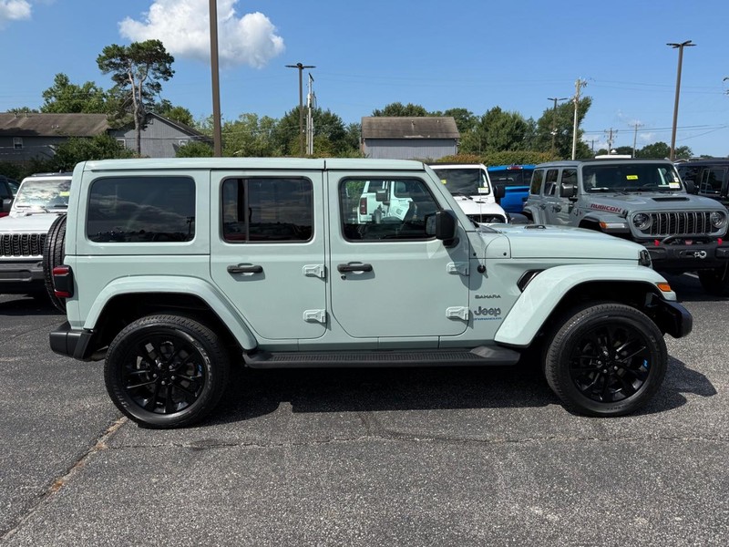 Jeep Wrangler 4xe Vehicle Image 02