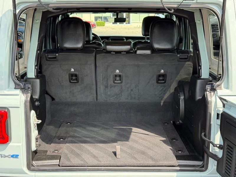 Jeep Wrangler 4xe Vehicle Image 07