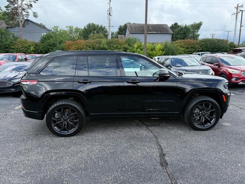 Jeep Grand Cherokee 4xe Vehicle Image 02