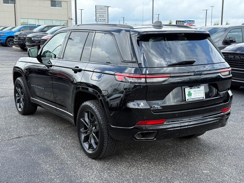 Jeep Grand Cherokee 4xe Vehicle Image 05