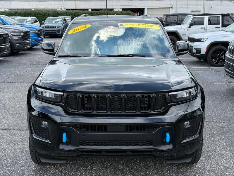 Jeep Grand Cherokee 4xe Vehicle Image 10
