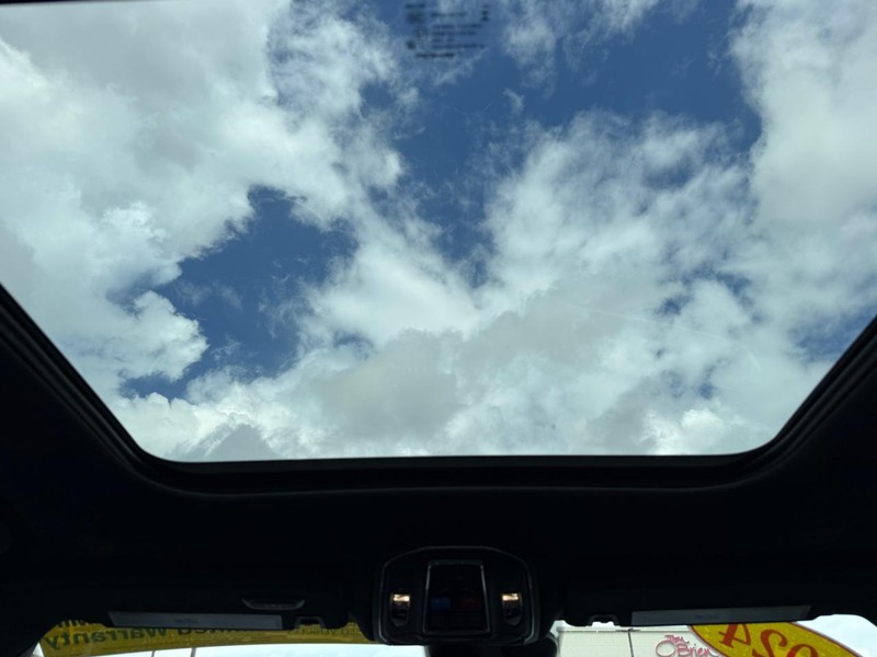 Jeep Grand Cherokee 4xe Vehicle Image 12