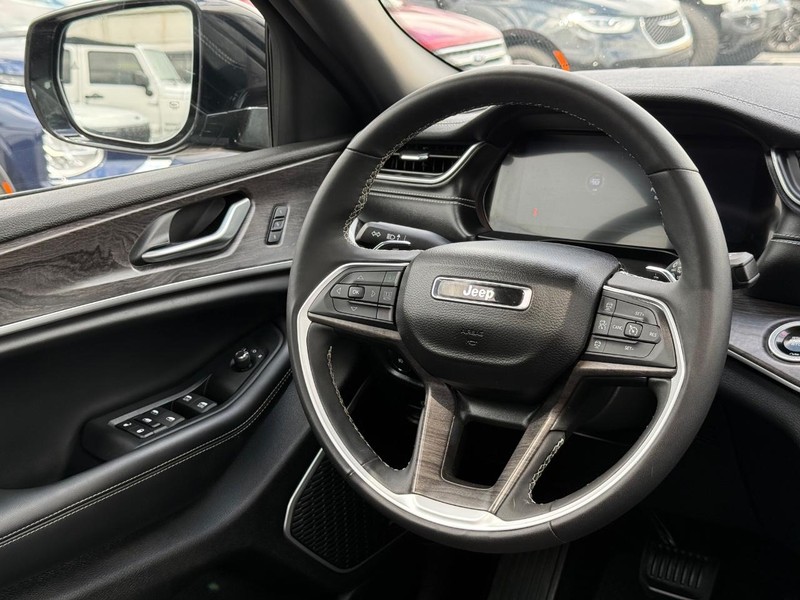 Jeep Grand Cherokee 4xe Vehicle Image 14