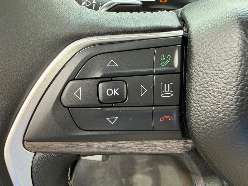 Jeep Grand Cherokee 4xe Vehicle Image 15