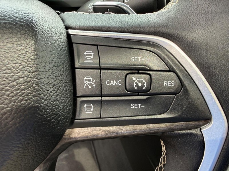 Jeep Grand Cherokee 4xe Vehicle Image 16