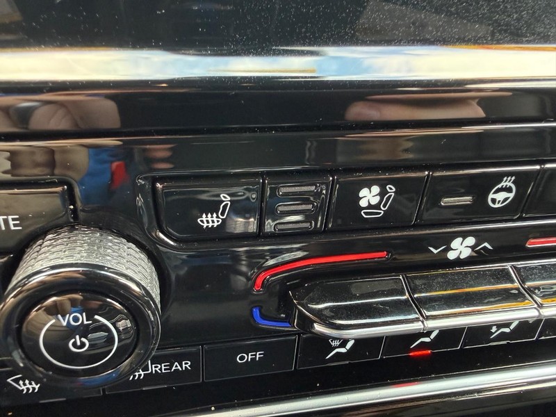 Jeep Grand Cherokee 4xe Vehicle Image 18