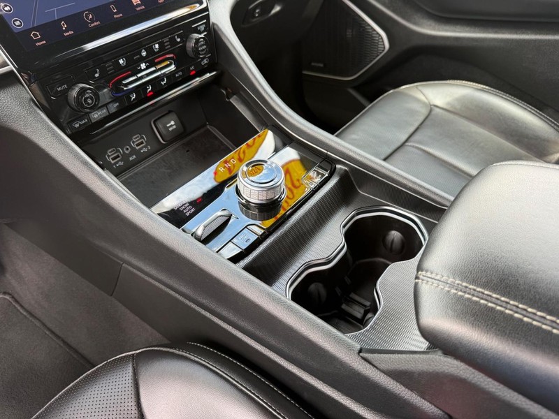 Jeep Grand Cherokee 4xe Vehicle Image 22