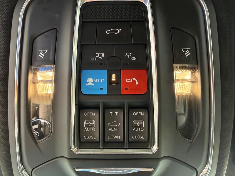 Jeep Grand Cherokee 4xe Vehicle Image 24