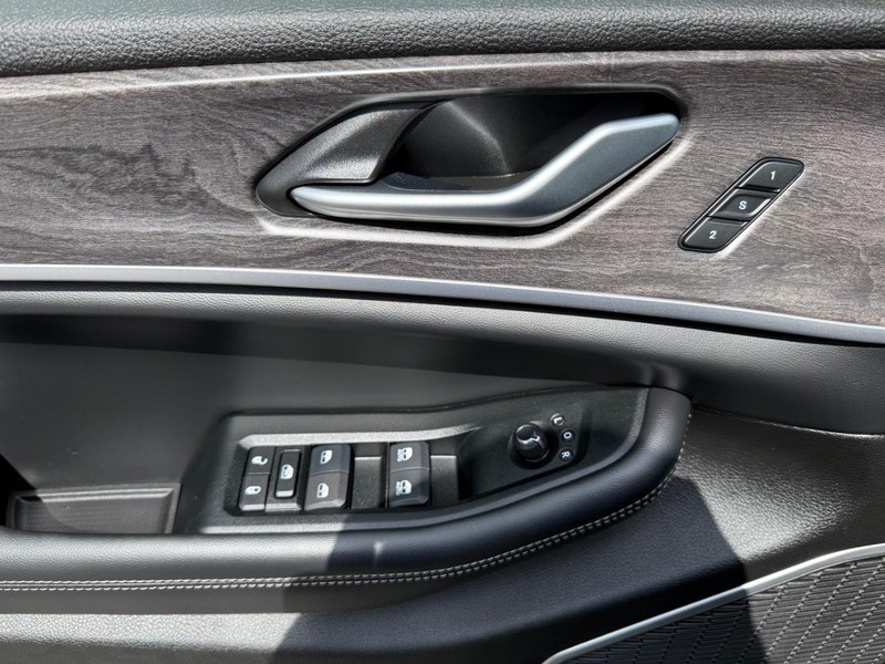 Jeep Grand Cherokee 4xe Vehicle Image 27