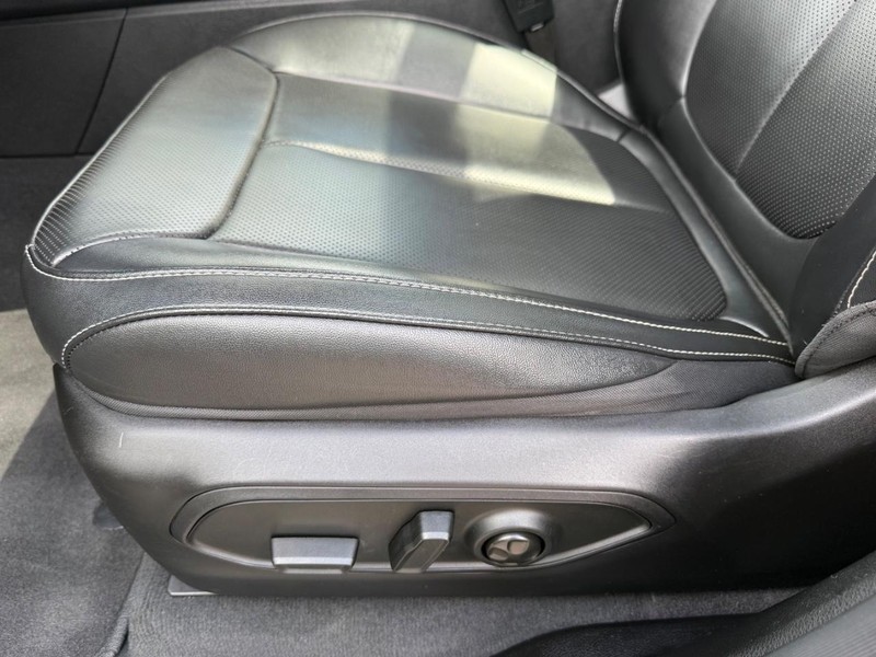 Jeep Grand Cherokee 4xe Vehicle Image 28