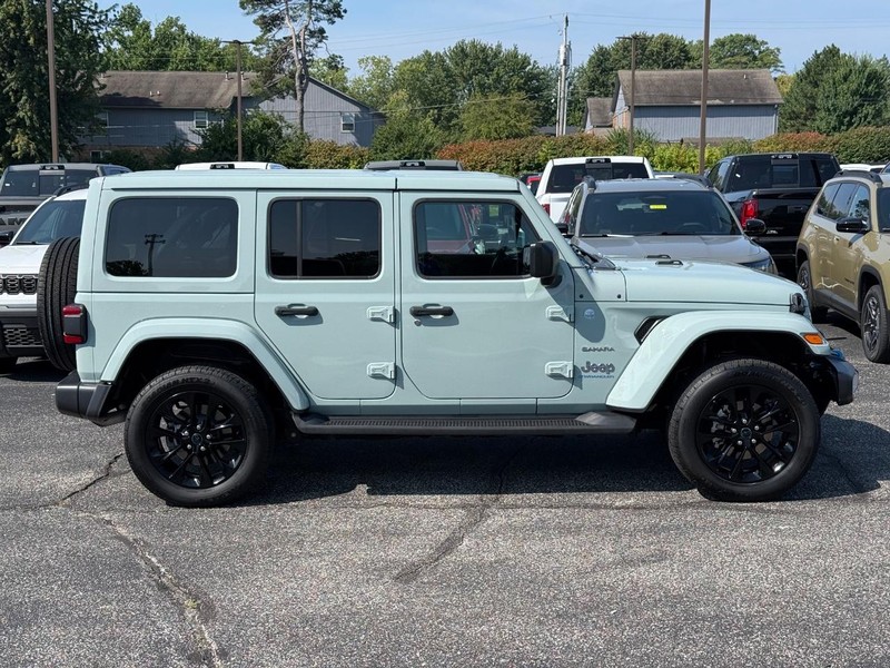 Jeep Wrangler 4xe Vehicle Image 02