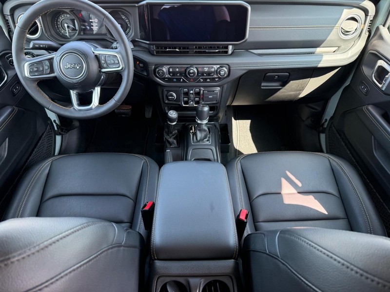 Jeep Wrangler 4xe Vehicle Image 11