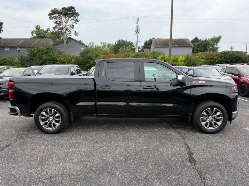 Chevrolet Silverado 1500 Vehicle Full-screen Gallery Image 02