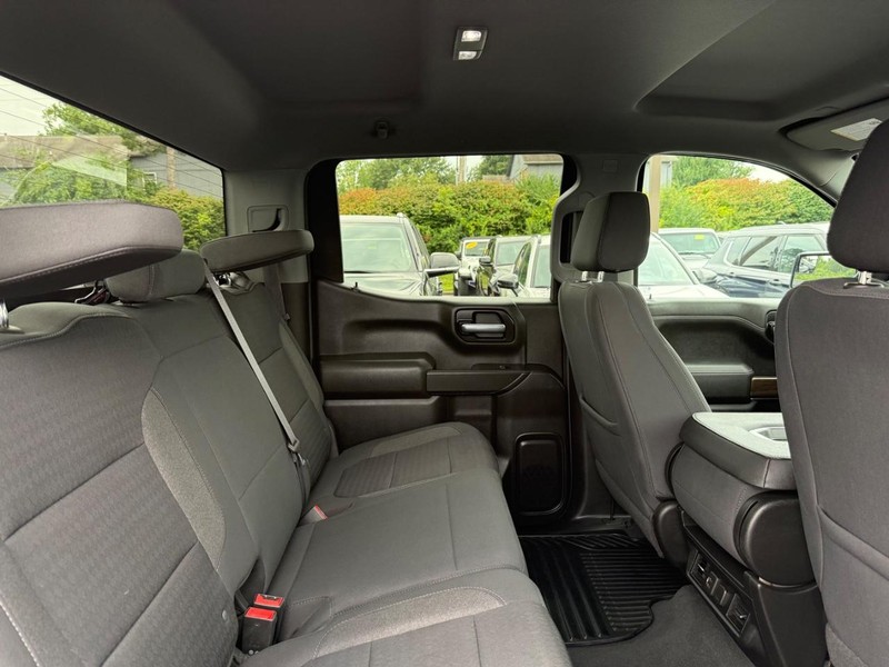 Chevrolet Silverado 1500 Vehicle Full-screen Gallery Image 10