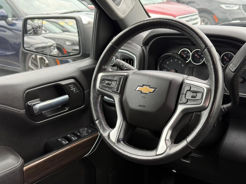 Chevrolet Silverado 1500 Vehicle Full-screen Gallery Image 12