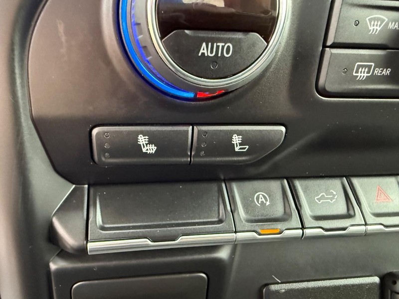 Chevrolet Silverado 1500 Vehicle Full-screen Gallery Image 16