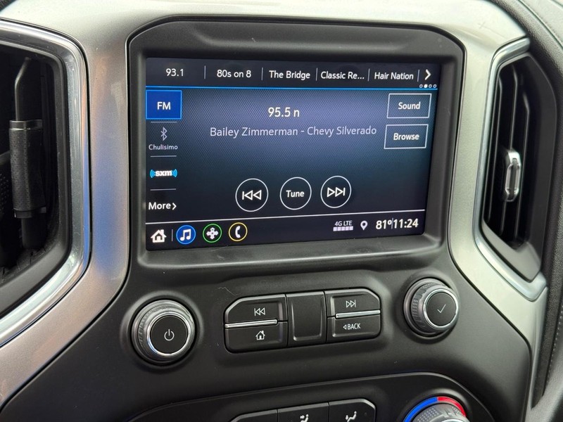 Chevrolet Silverado 1500 Vehicle Full-screen Gallery Image 17