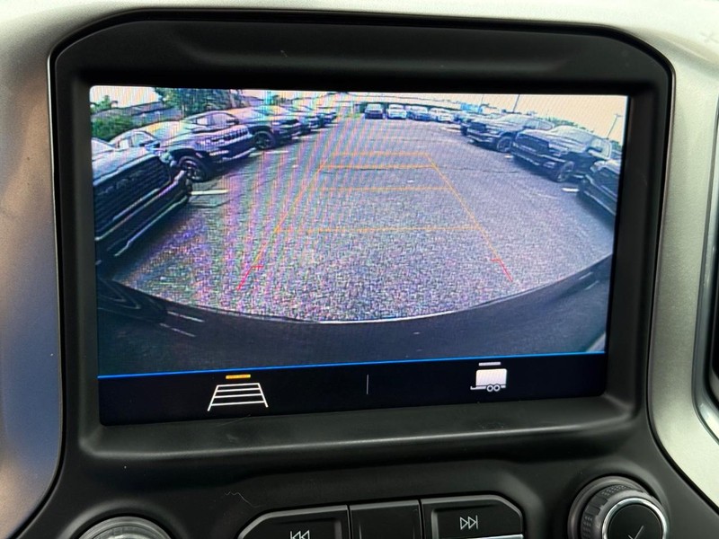 Chevrolet Silverado 1500 Vehicle Full-screen Gallery Image 18