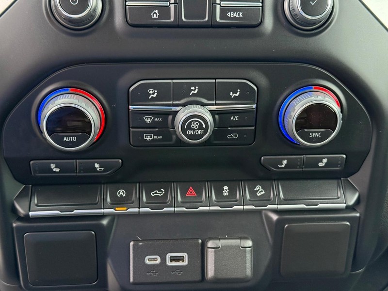 Chevrolet Silverado 1500 Vehicle Full-screen Gallery Image 19