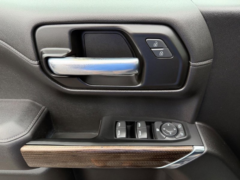 Chevrolet Silverado 1500 Vehicle Full-screen Gallery Image 24