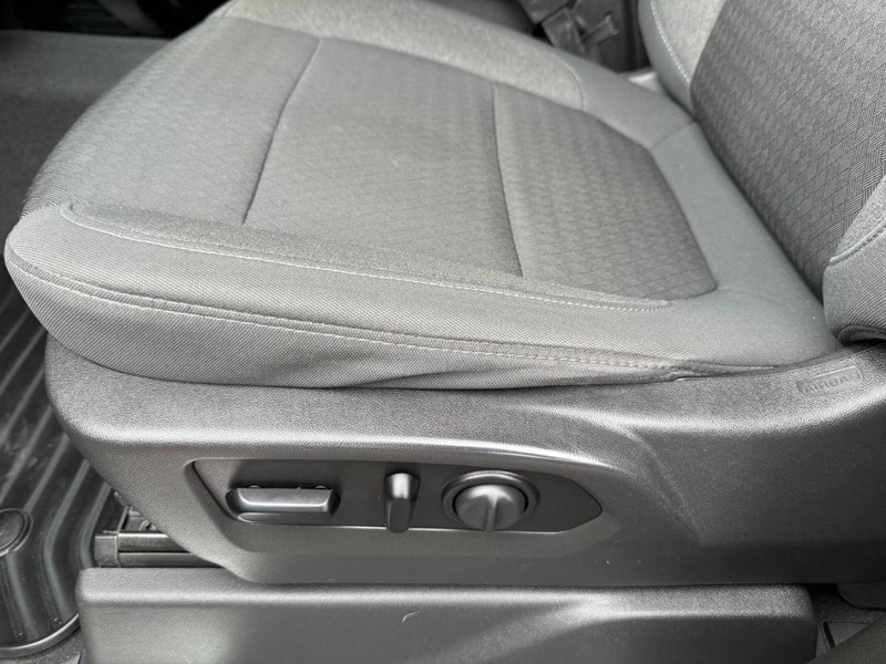 Chevrolet Silverado 1500 Vehicle Full-screen Gallery Image 25