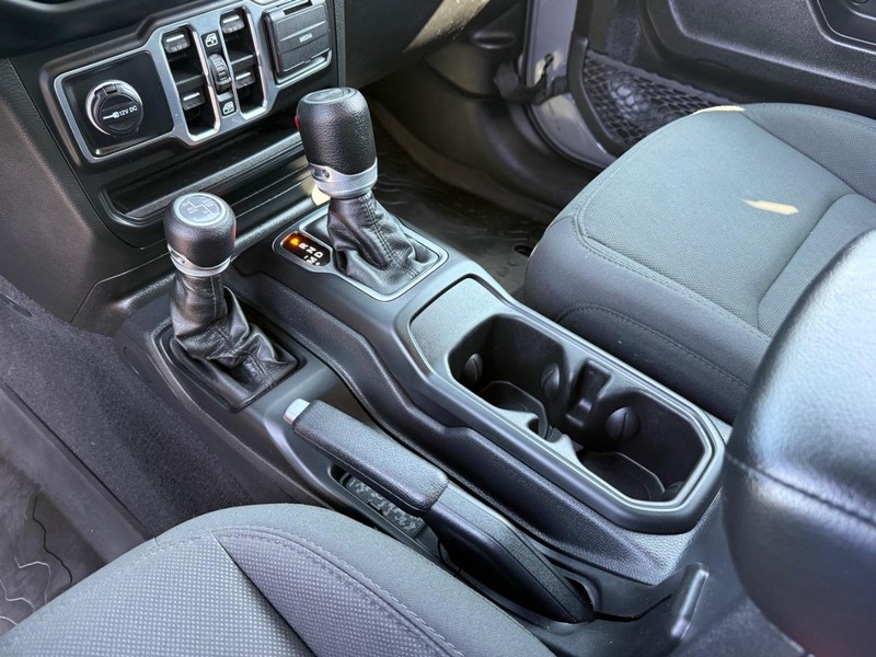 Jeep Wrangler 4xe Vehicle Image 21