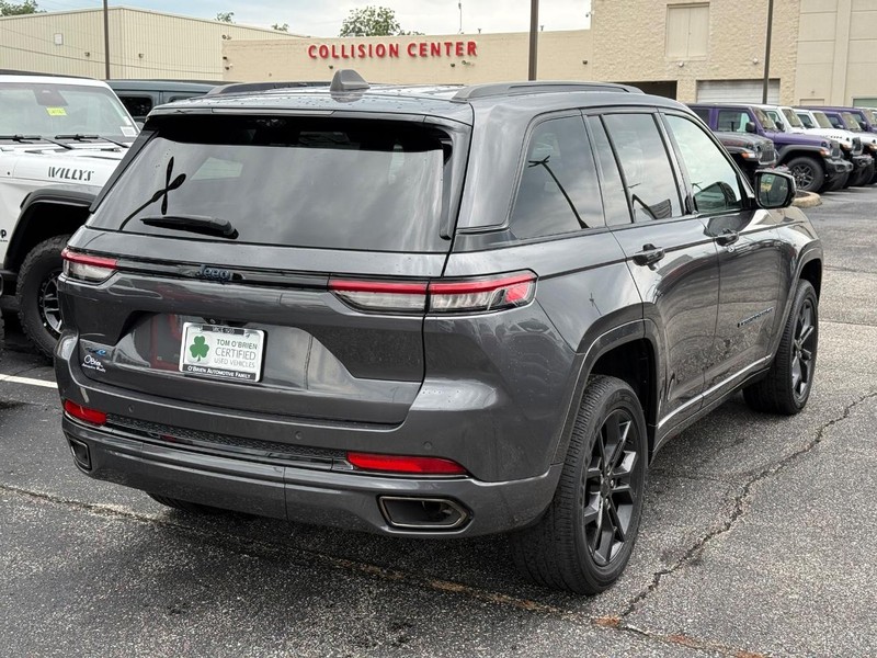 Jeep Grand Cherokee 4xe Vehicle Image 03
