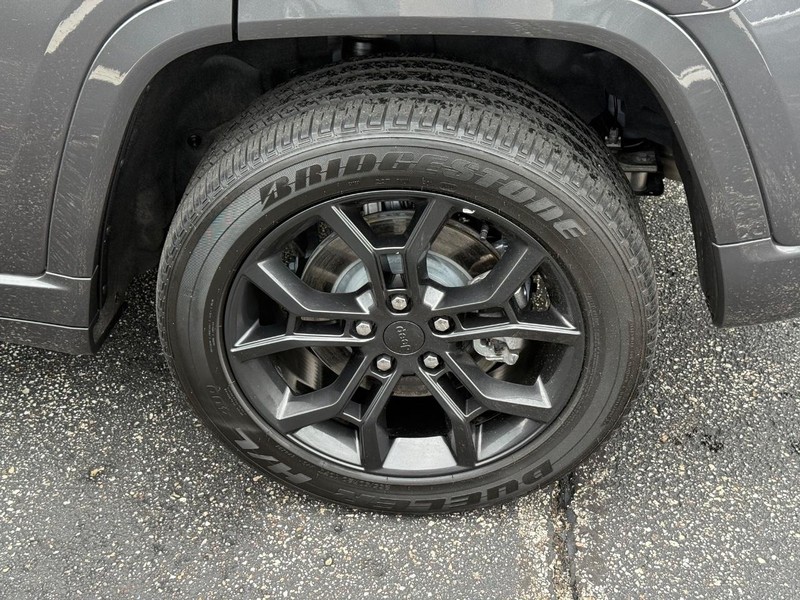 Jeep Grand Cherokee 4xe Vehicle Image 06