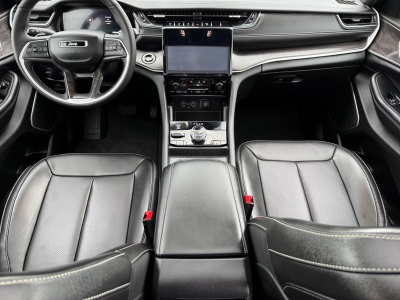 Jeep Grand Cherokee 4xe Vehicle Image 13