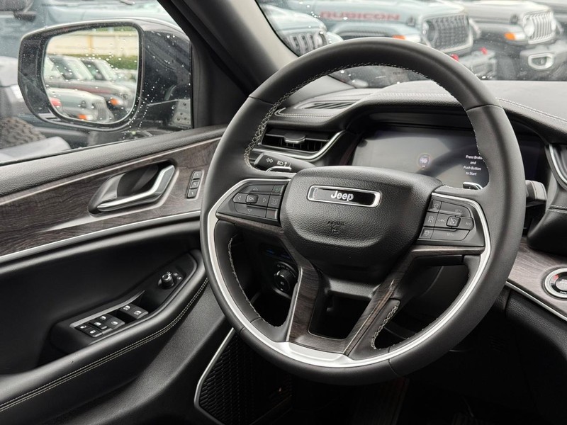 Jeep Grand Cherokee 4xe Vehicle Image 14