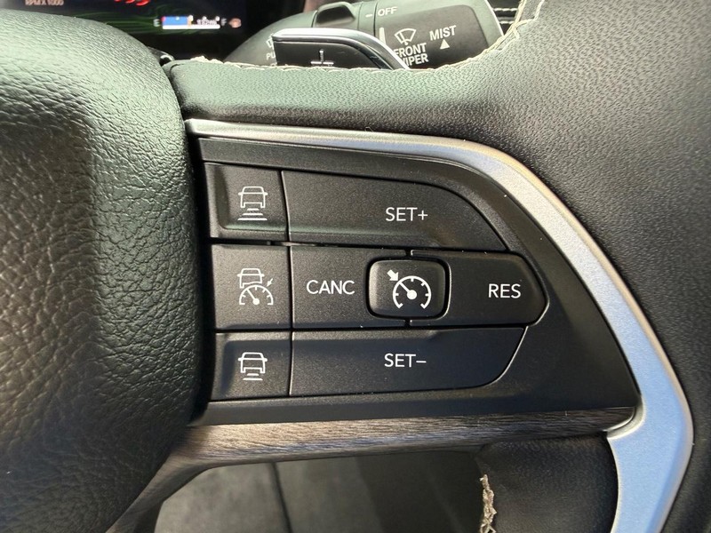 Jeep Grand Cherokee 4xe Vehicle Image 16