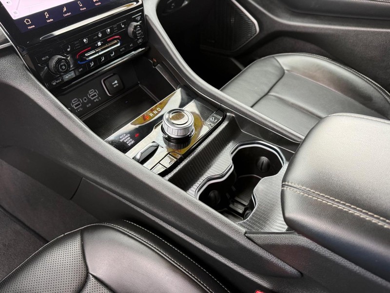Jeep Grand Cherokee 4xe Vehicle Image 22