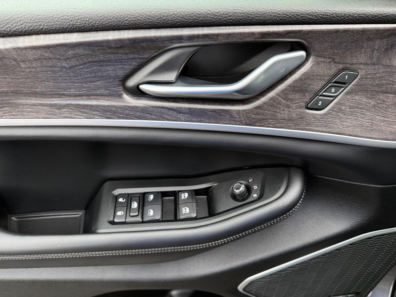 Jeep Grand Cherokee 4xe Vehicle Image 27