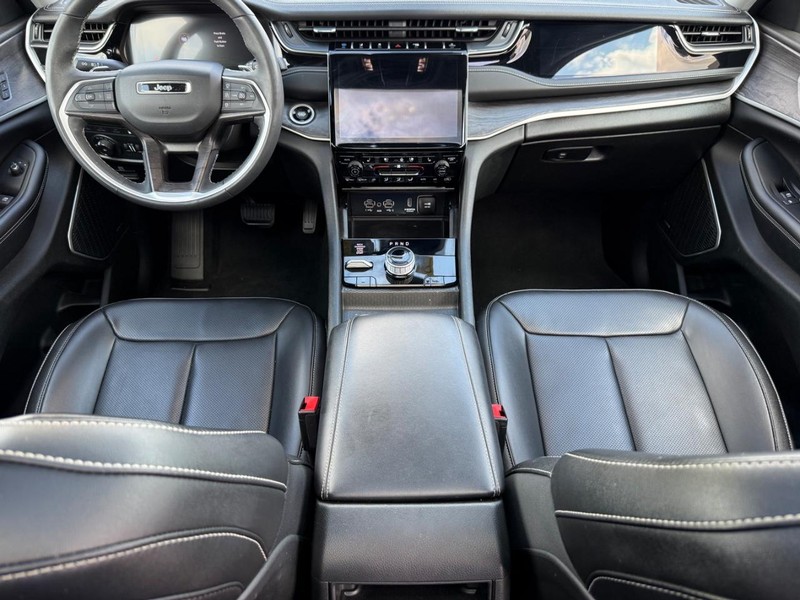 Jeep Grand Cherokee 4xe Vehicle Image 13