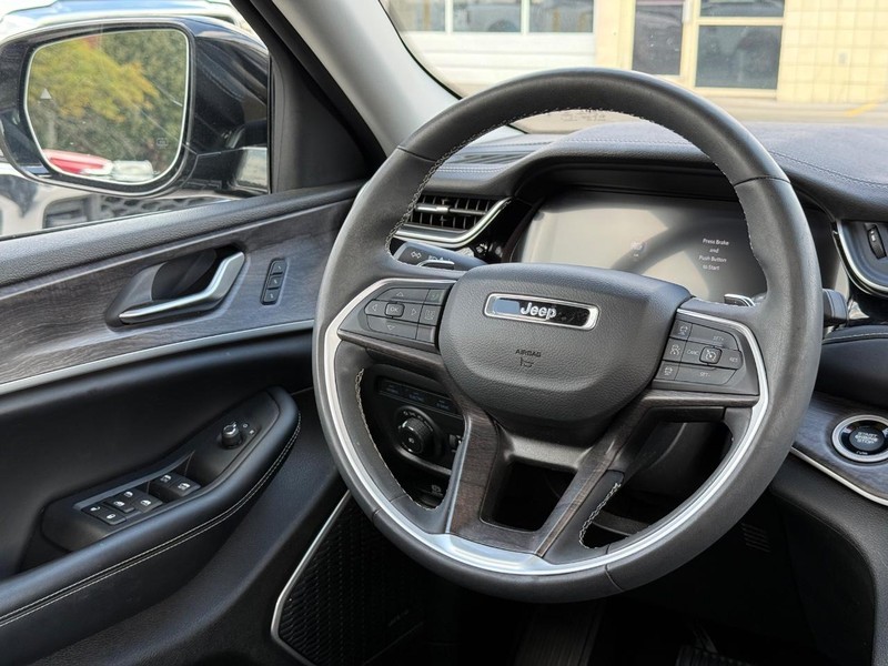 Jeep Grand Cherokee 4xe Vehicle Image 14