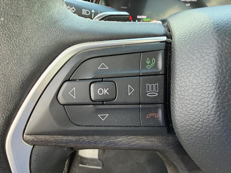 Jeep Grand Cherokee 4xe Vehicle Image 15