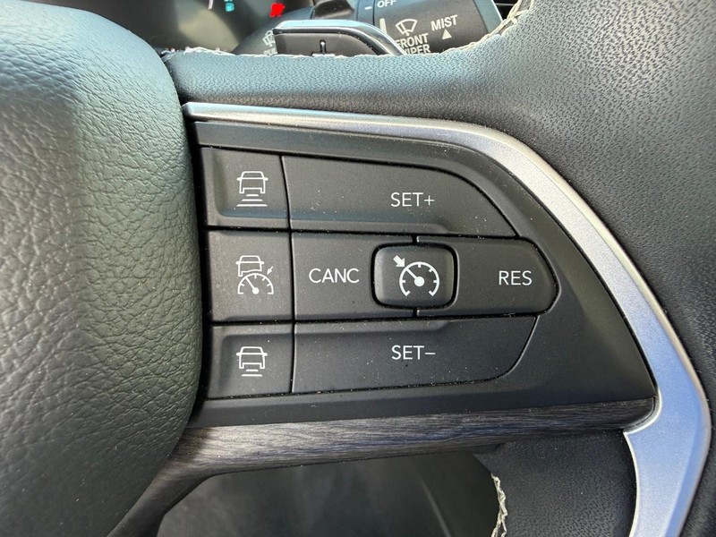 Jeep Grand Cherokee 4xe Vehicle Image 16