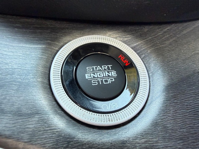 Jeep Grand Cherokee 4xe Vehicle Image 17