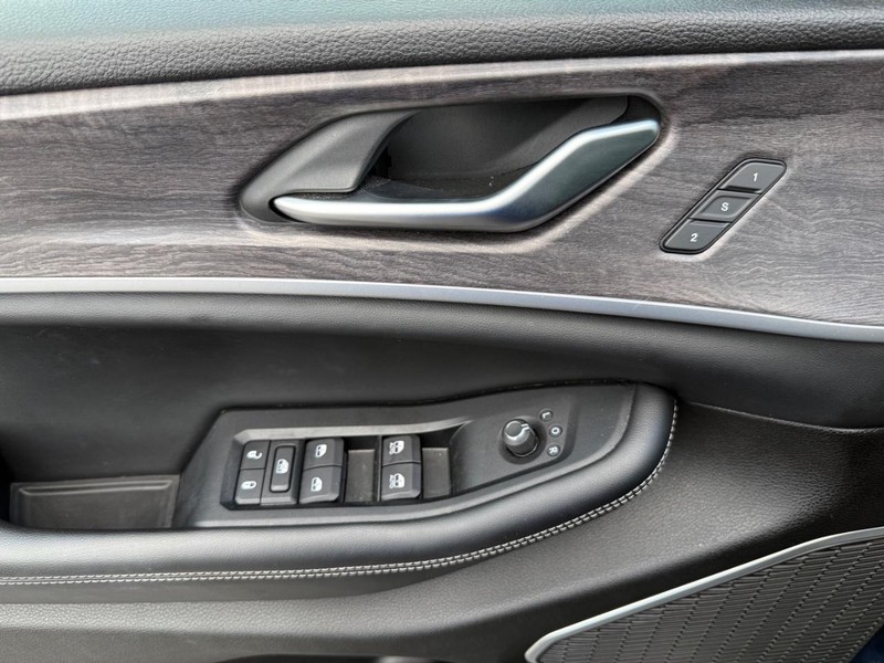 Jeep Grand Cherokee 4xe Vehicle Image 27