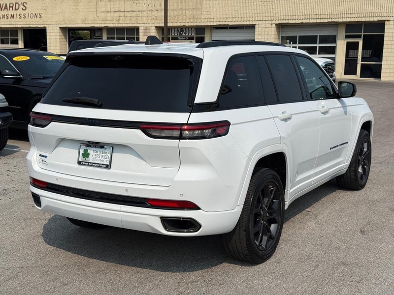Jeep Grand Cherokee 4xe Vehicle Image 03