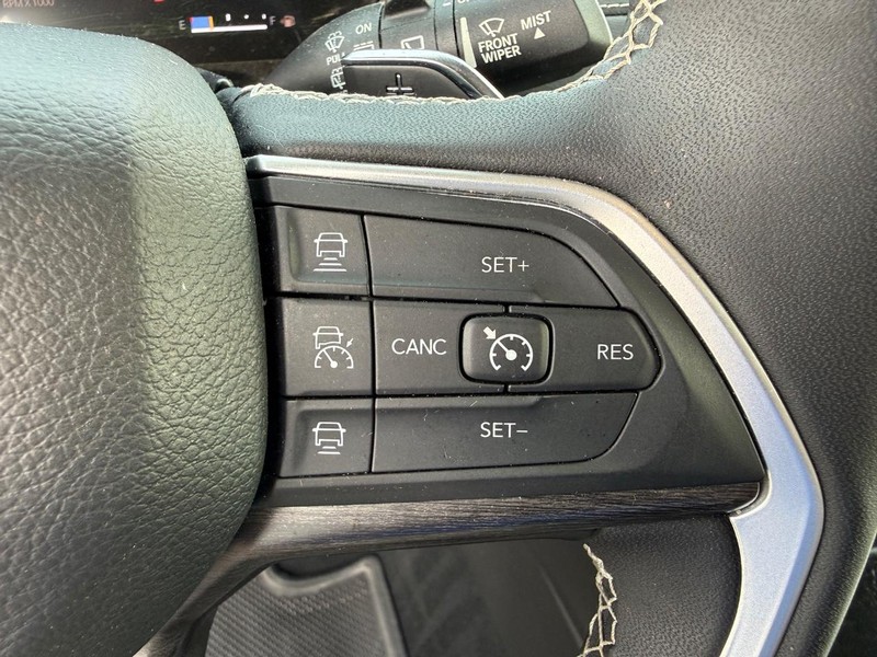 Jeep Grand Cherokee 4xe Vehicle Image 16