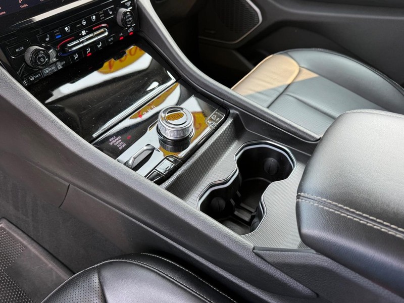 Jeep Grand Cherokee 4xe Vehicle Image 22