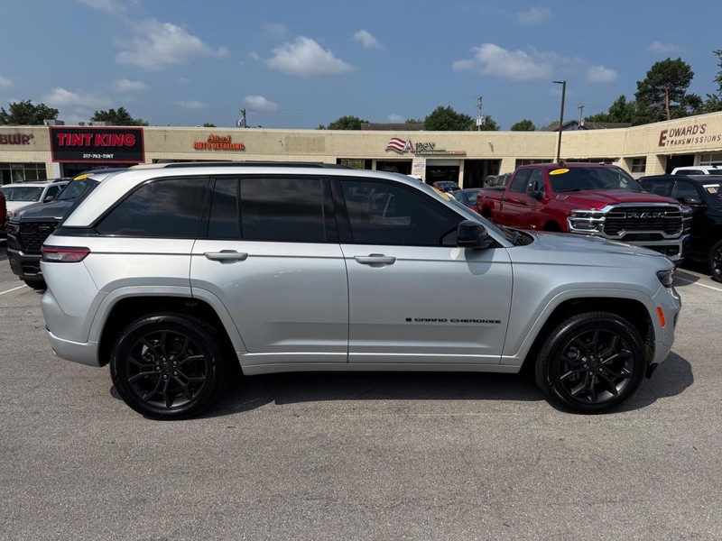 Jeep Grand Cherokee 4xe Vehicle Image 02