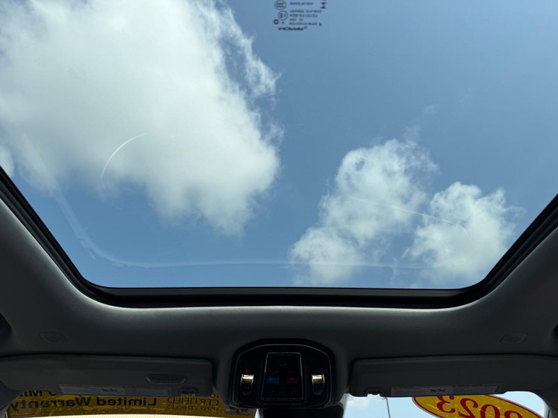 Jeep Grand Cherokee 4xe Vehicle Image 12