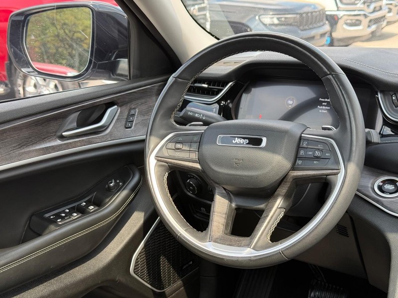 Jeep Grand Cherokee 4xe Vehicle Image 14