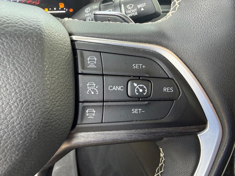 Jeep Grand Cherokee 4xe Vehicle Image 16