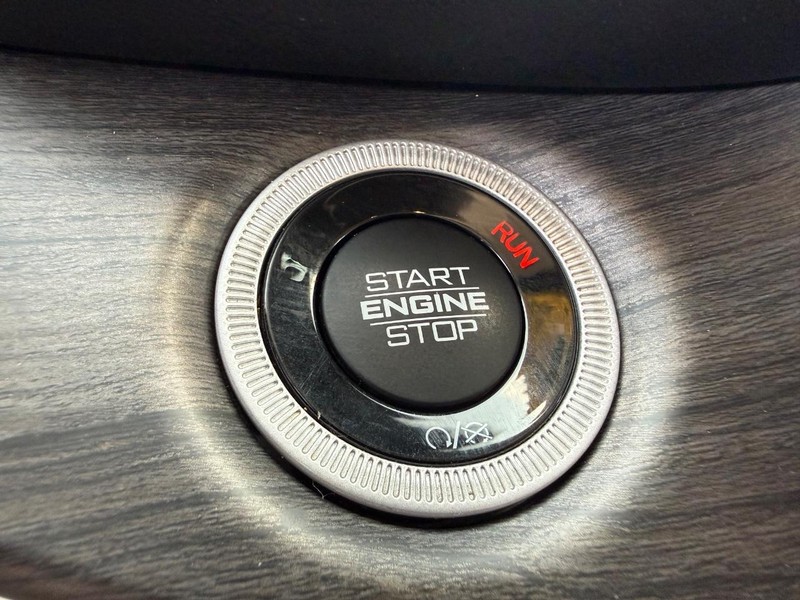 Jeep Grand Cherokee 4xe Vehicle Image 17