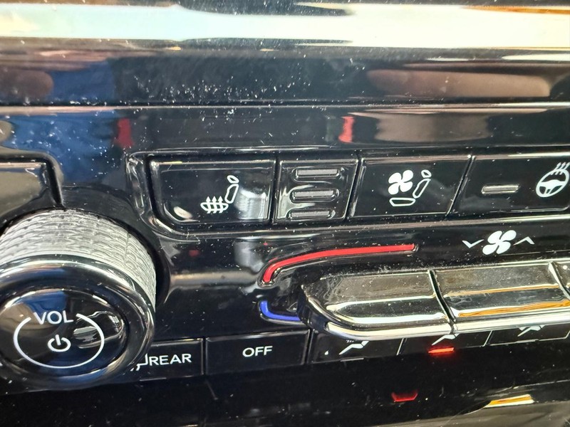 Jeep Grand Cherokee 4xe Vehicle Image 18