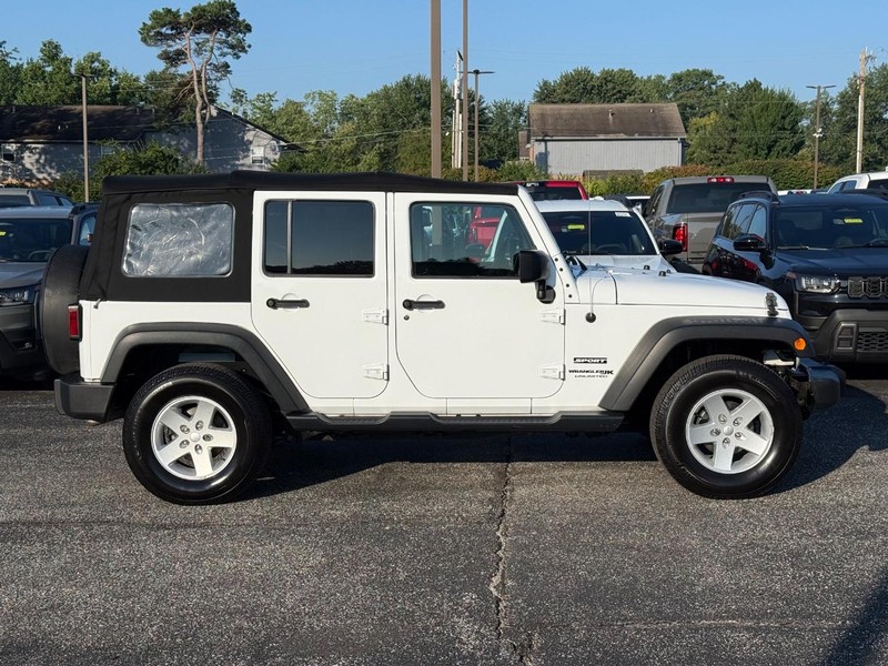 Jeep Wrangler JK Unlimited Vehicle Image 02