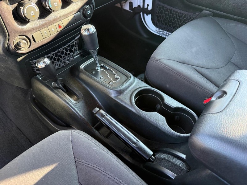 Jeep Wrangler JK Unlimited Vehicle Image 17